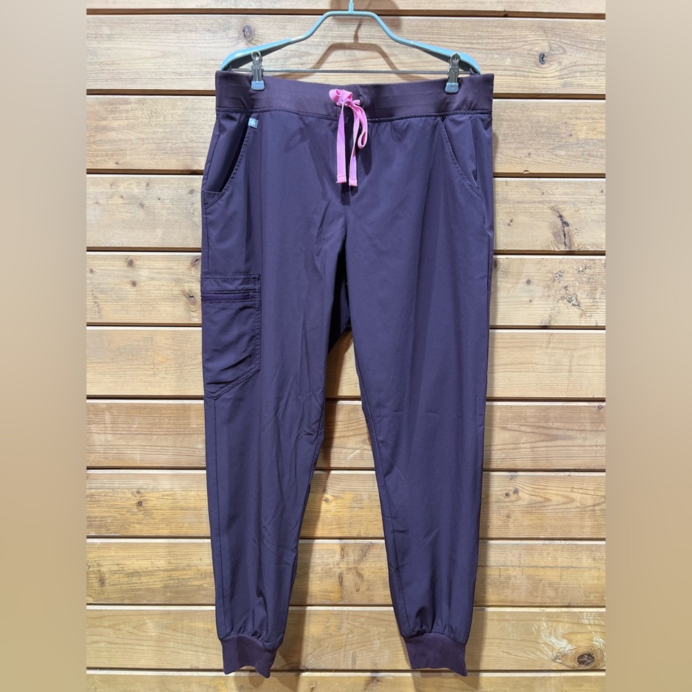 Color is FIG! Figs scrub set - FreeX - Catarina top (M) Zamora bottoms (L) - Picture 5 of 13